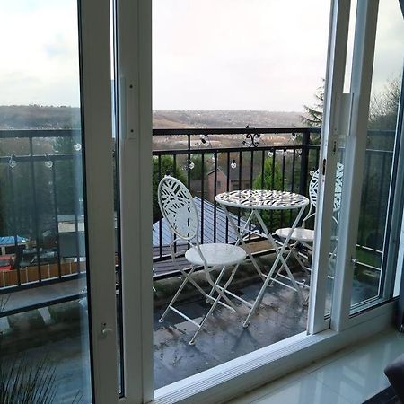 Two-Bedroom Apartment With Scenic Balcony View Shipley  Εξωτερικό φωτογραφία