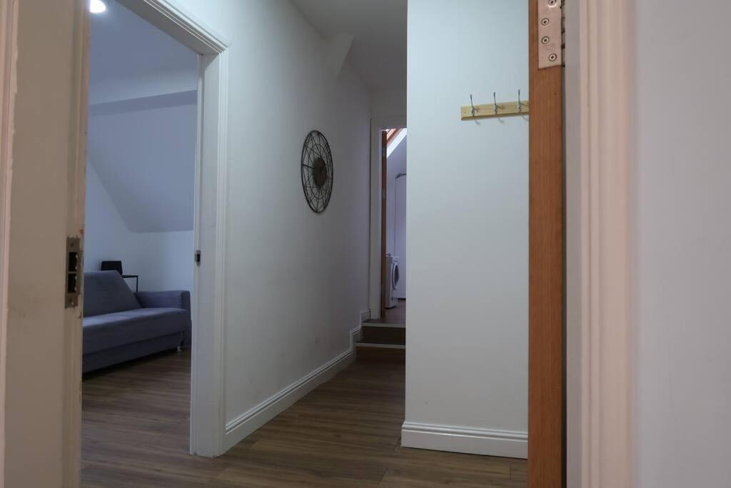 Two-Bedroom Apartment With Scenic Balcony View Shipley  Εξωτερικό φωτογραφία