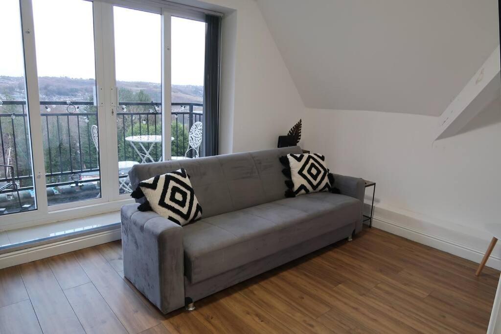 Two-Bedroom Apartment With Scenic Balcony View Shipley  Εξωτερικό φωτογραφία