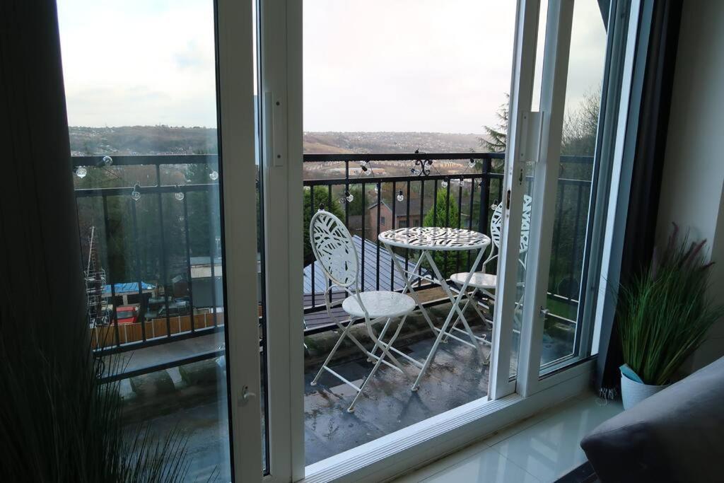 Two-Bedroom Apartment With Scenic Balcony View Shipley  Εξωτερικό φωτογραφία
