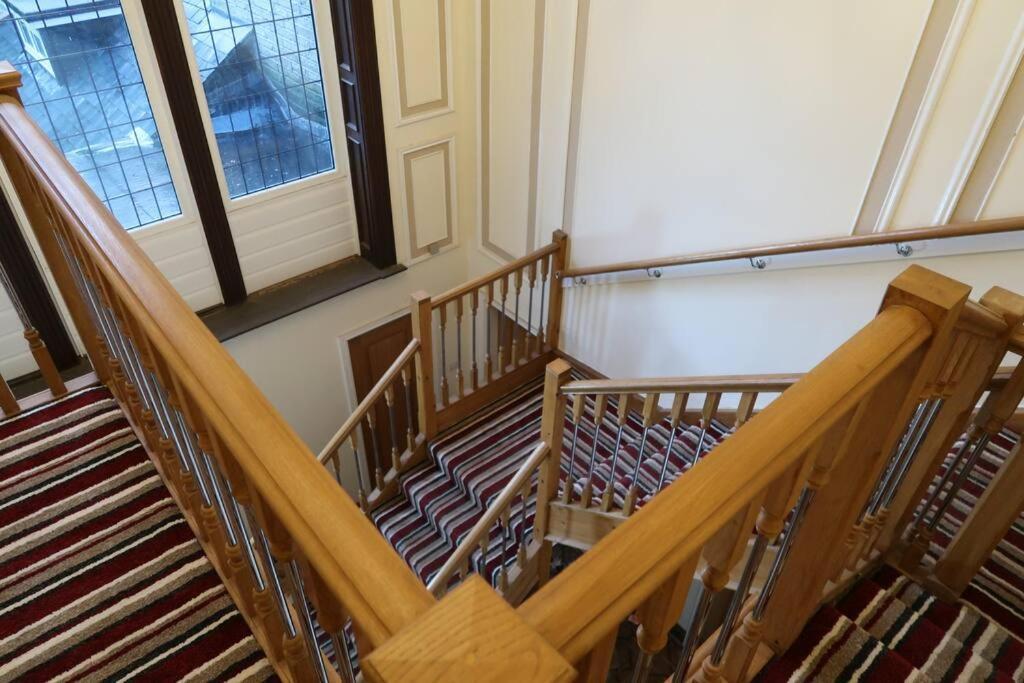 Two-Bedroom Apartment With Scenic Balcony View Shipley  Εξωτερικό φωτογραφία
